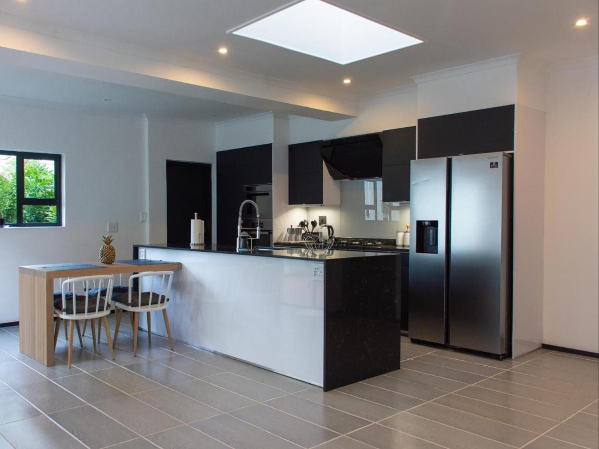 Zwelakho Furnished Apartments The Cube ヨハネスブルグ エクステリア 写真