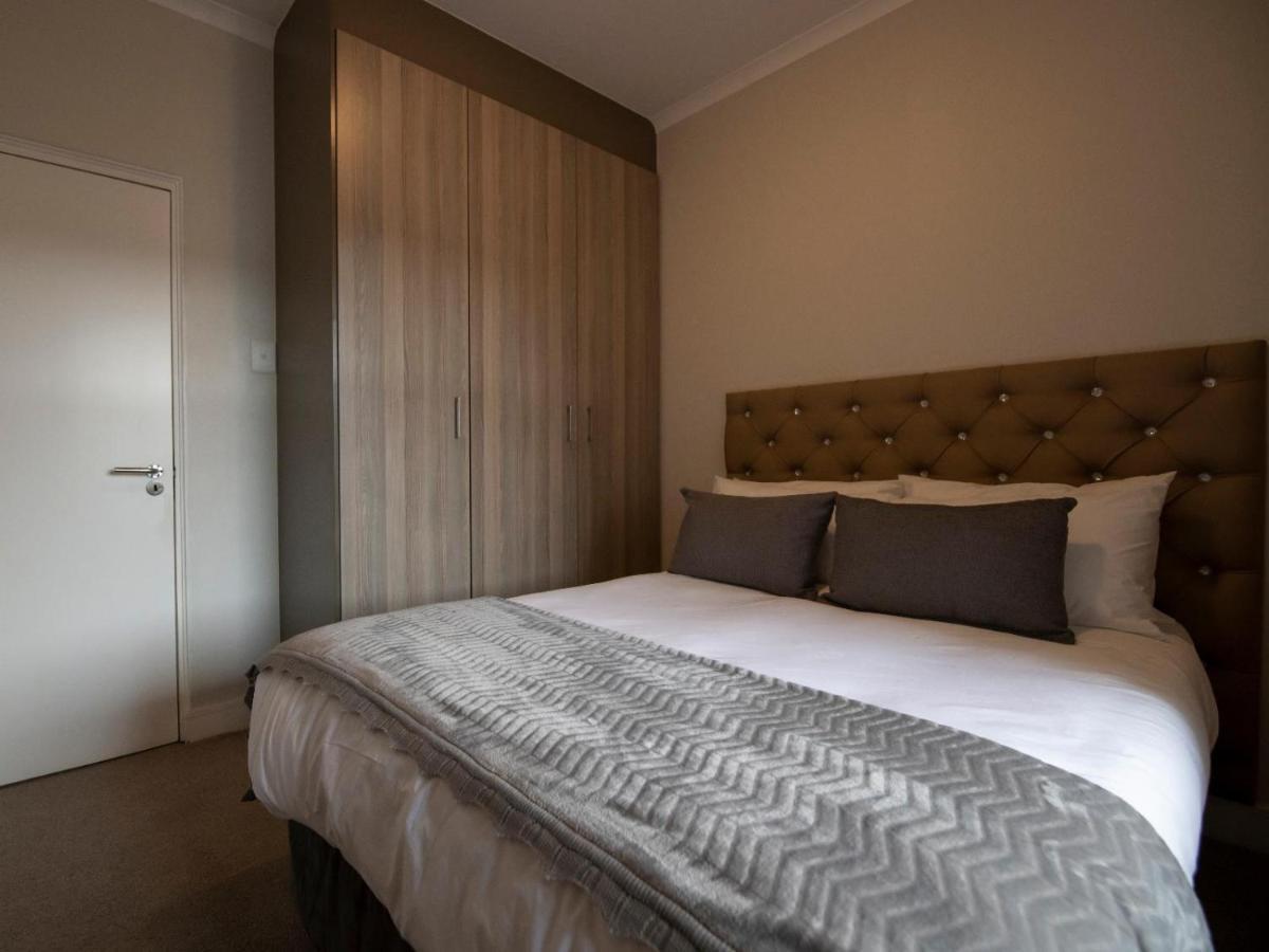 Zwelakho Furnished Apartments The Cube ヨハネスブルグ エクステリア 写真