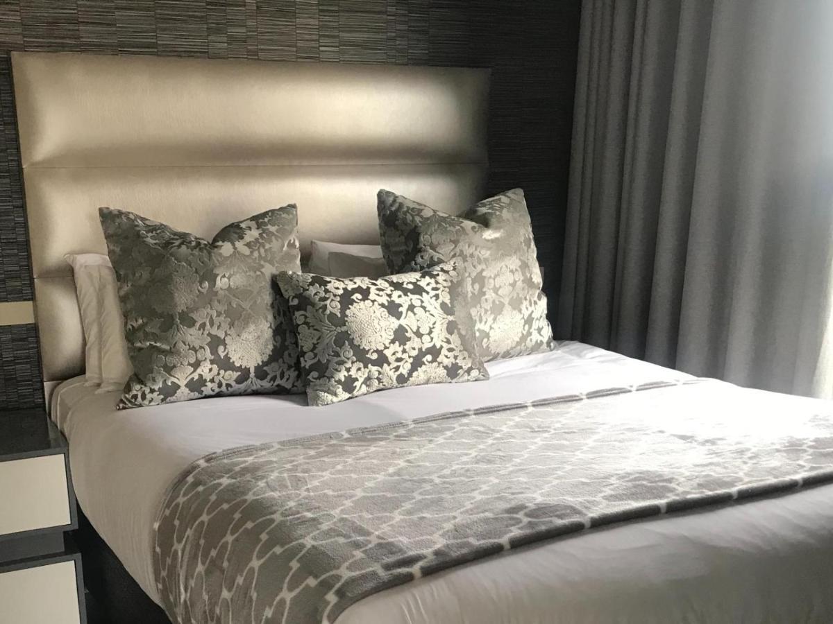 Zwelakho Furnished Apartments The Cube ヨハネスブルグ エクステリア 写真