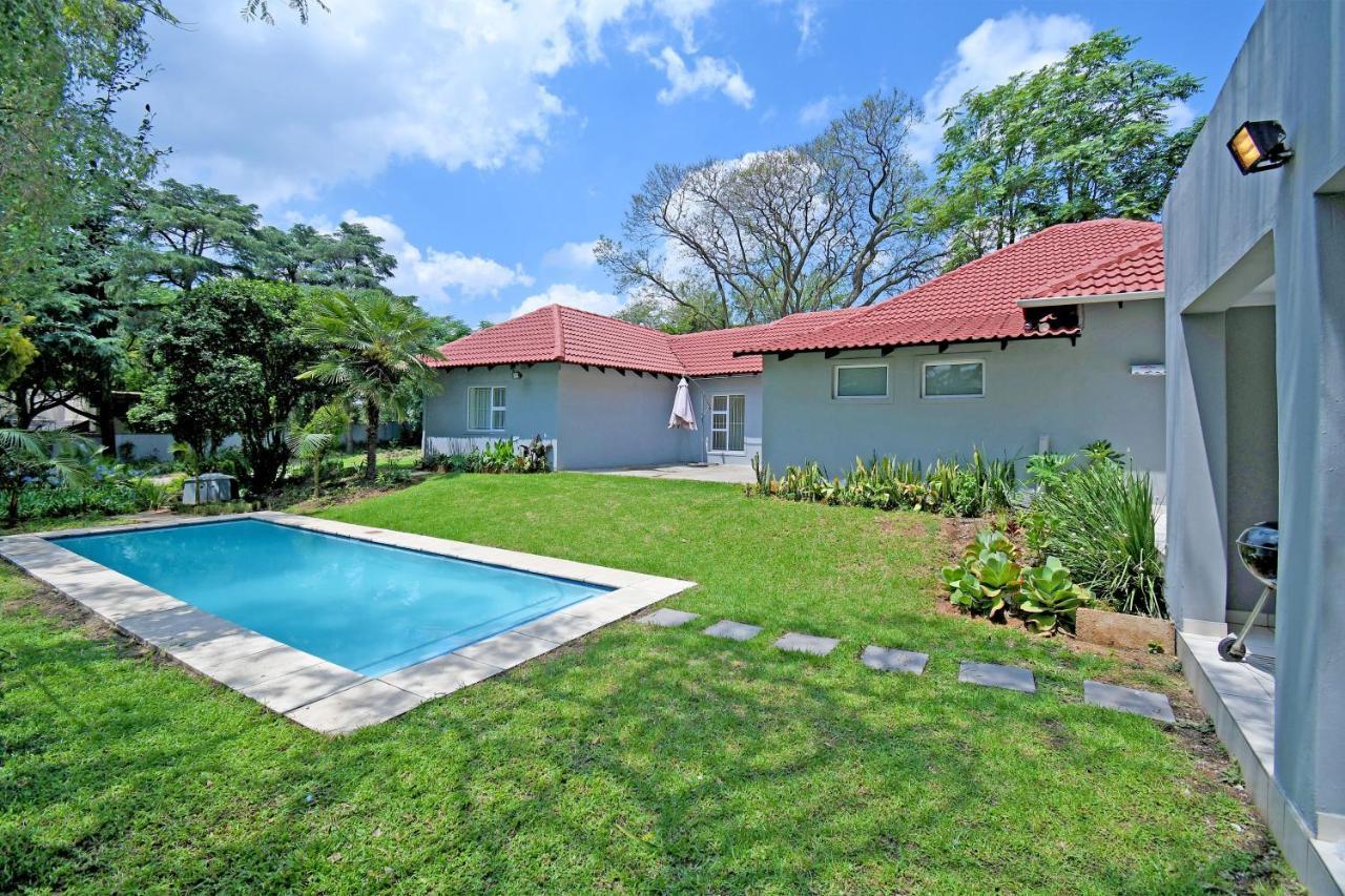 Zwelakho Furnished Apartments The Cube ヨハネスブルグ エクステリア 写真