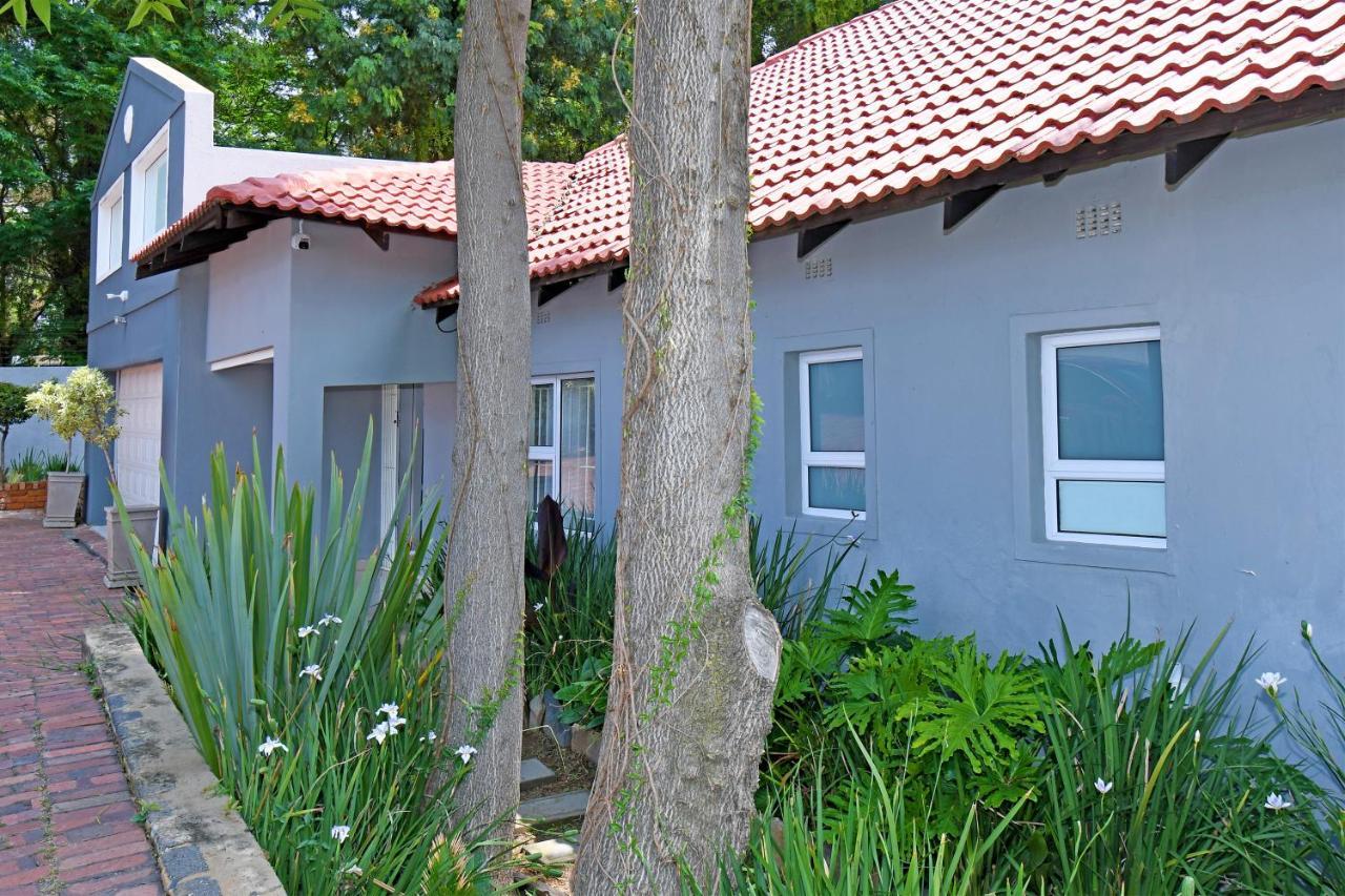 Zwelakho Furnished Apartments The Cube ヨハネスブルグ エクステリア 写真