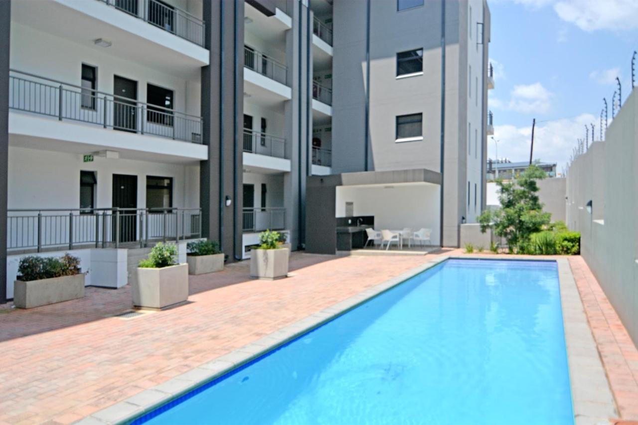 Zwelakho Furnished Apartments The Cube ヨハネスブルグ エクステリア 写真