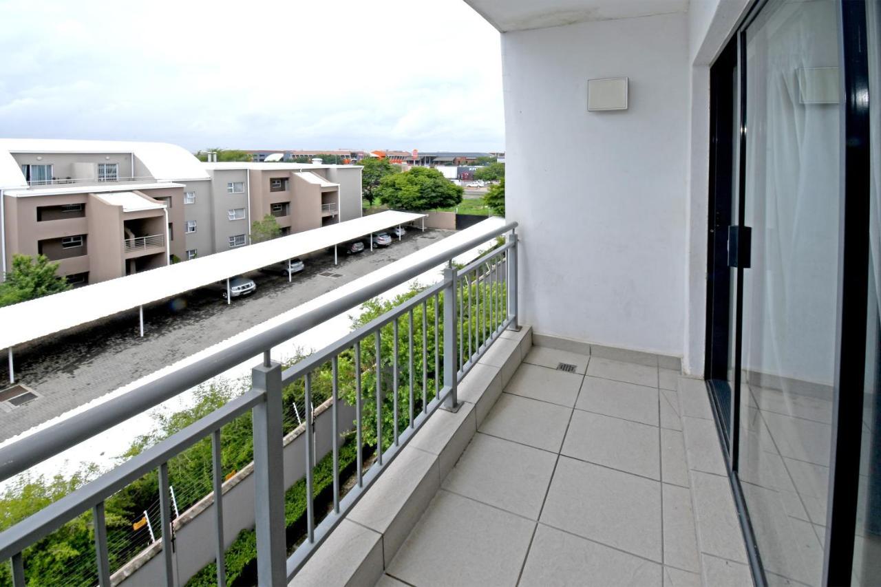 Zwelakho Furnished Apartments The Cube ヨハネスブルグ エクステリア 写真