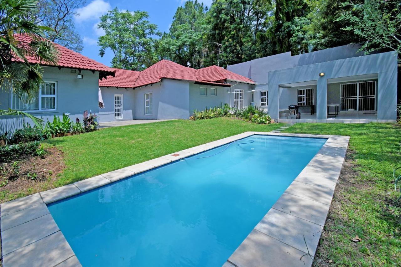 Zwelakho Furnished Apartments The Cube ヨハネスブルグ エクステリア 写真