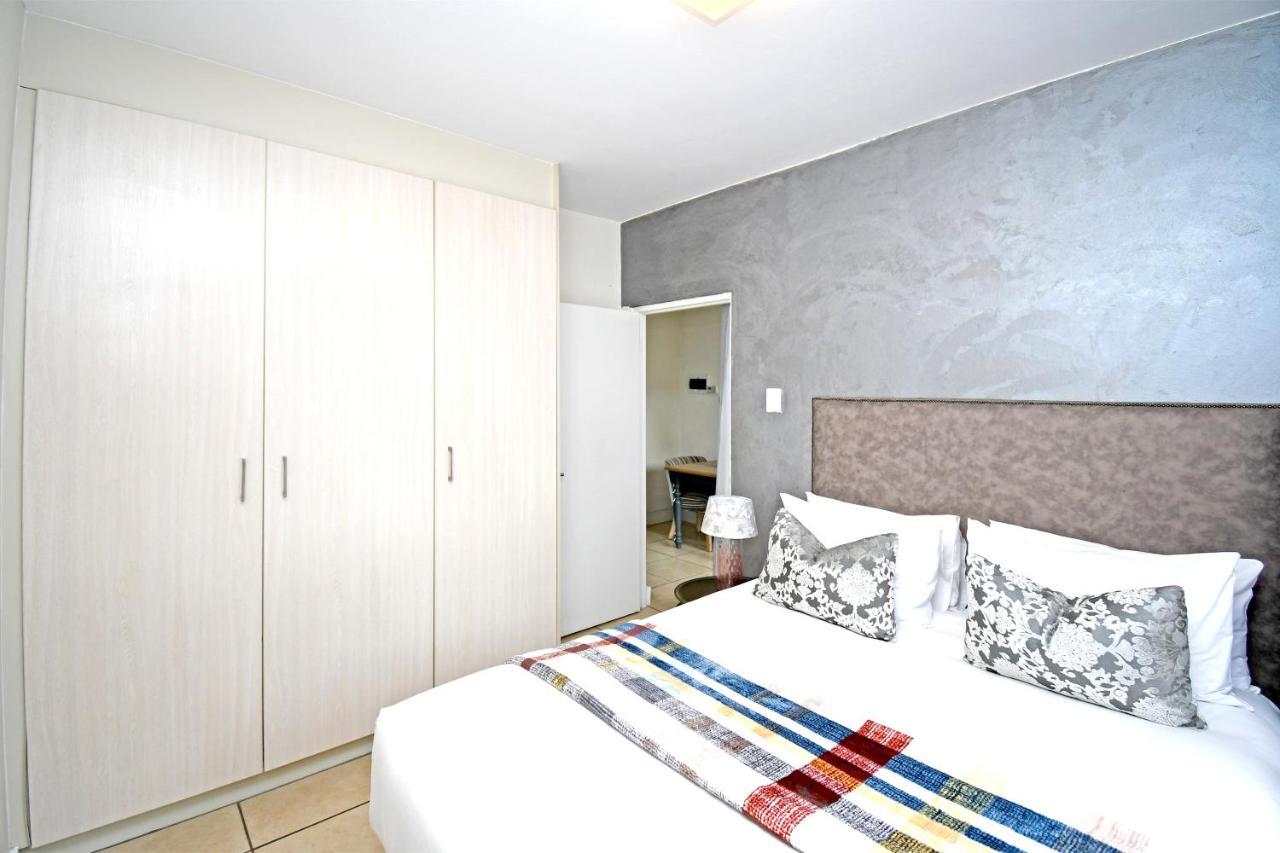 Zwelakho Furnished Apartments The Cube ヨハネスブルグ エクステリア 写真