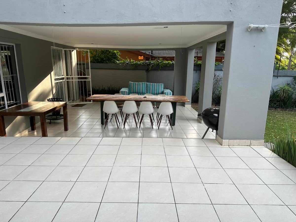 Zwelakho Furnished Apartments The Cube ヨハネスブルグ エクステリア 写真