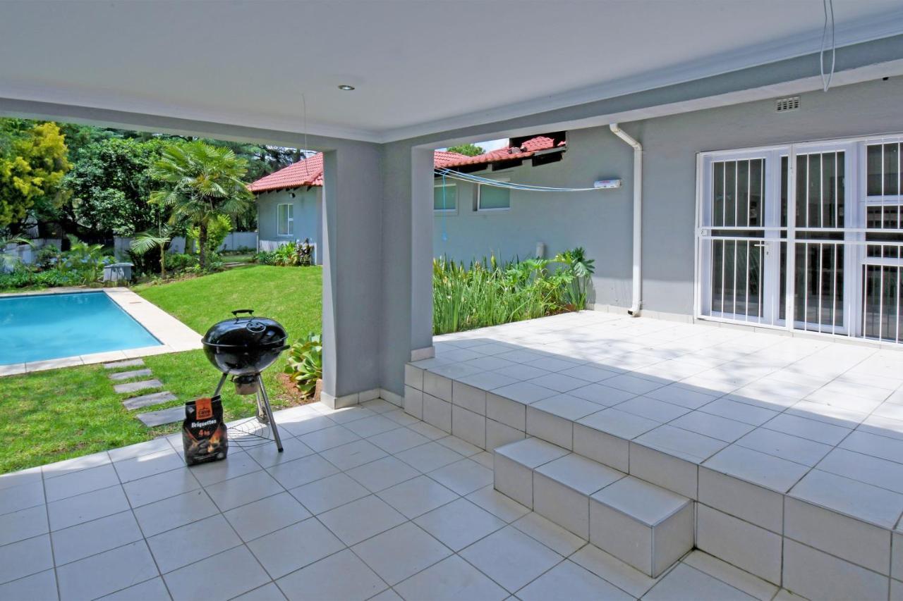 Zwelakho Furnished Apartments The Cube ヨハネスブルグ エクステリア 写真