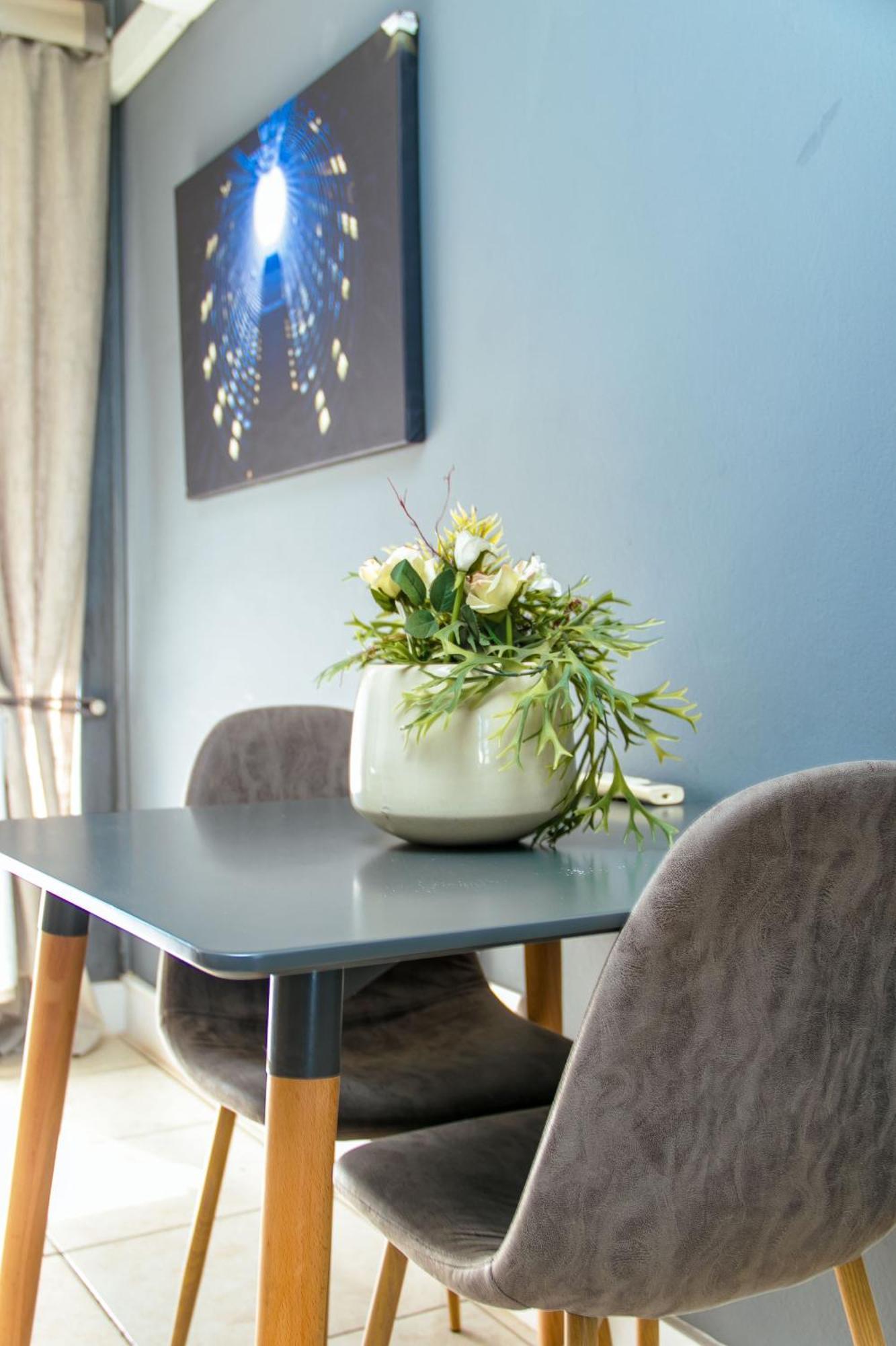 Zwelakho Furnished Apartments The Cube ヨハネスブルグ エクステリア 写真