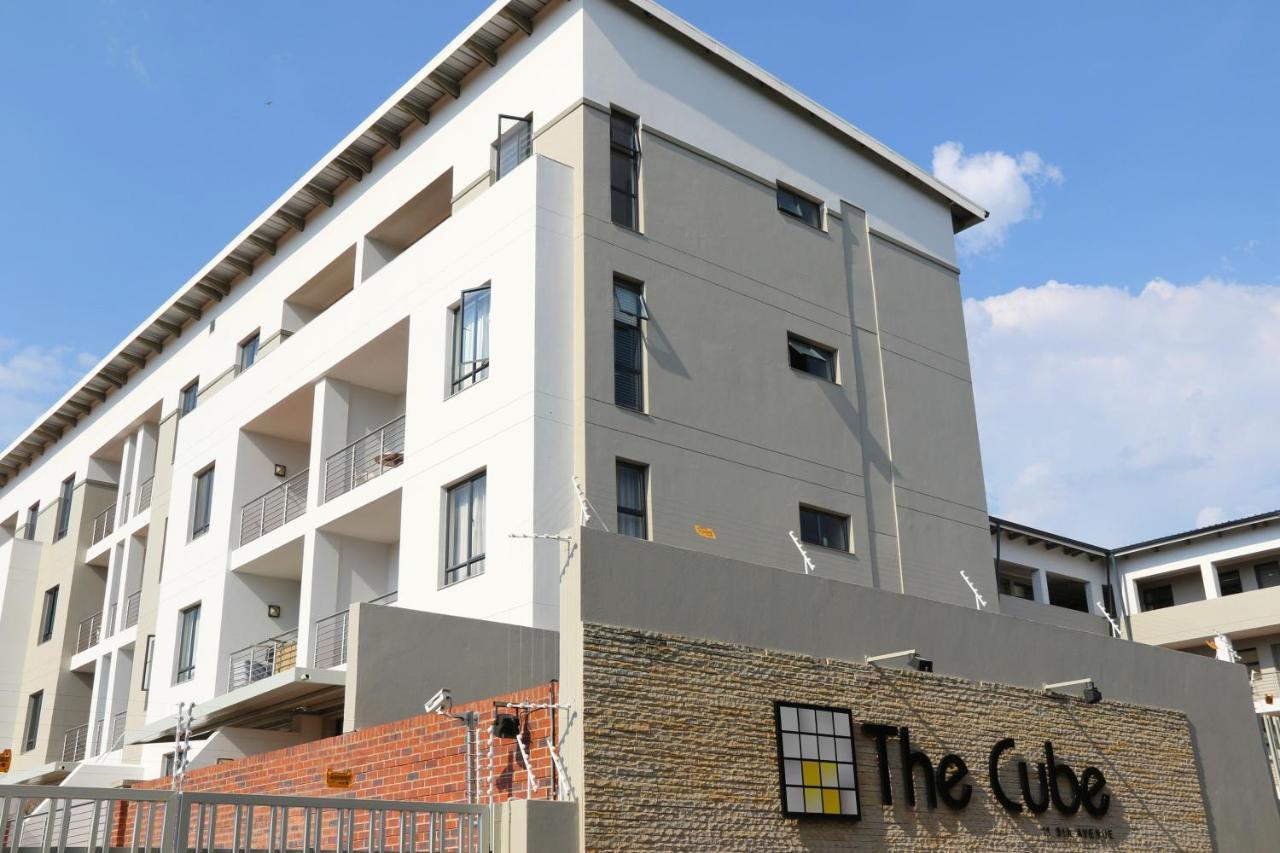Zwelakho Furnished Apartments The Cube ヨハネスブルグ エクステリア 写真