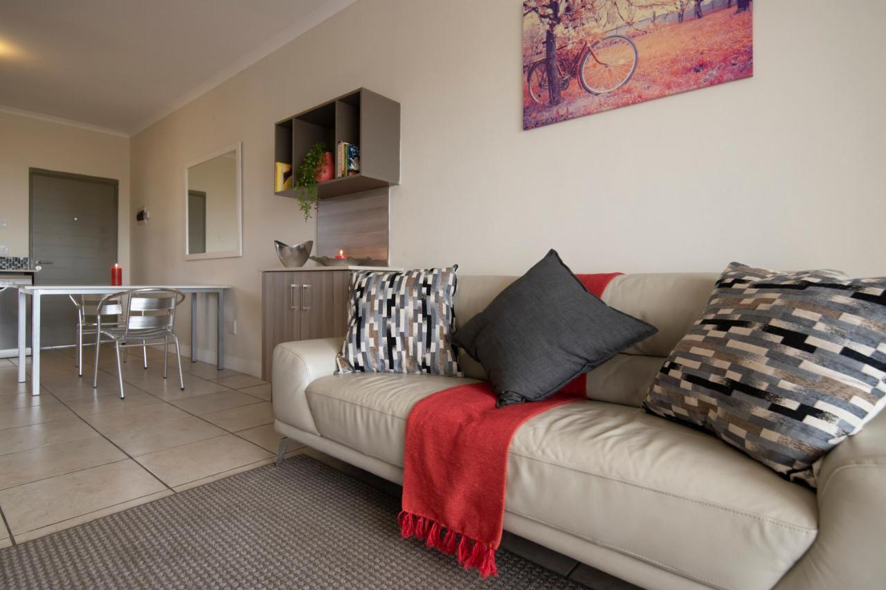 Zwelakho Furnished Apartments The Cube ヨハネスブルグ エクステリア 写真