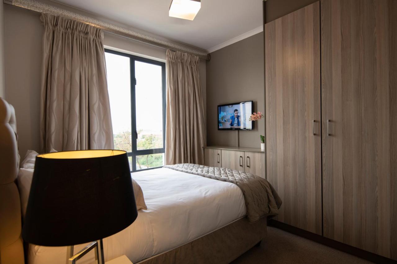 Zwelakho Furnished Apartments The Cube ヨハネスブルグ エクステリア 写真